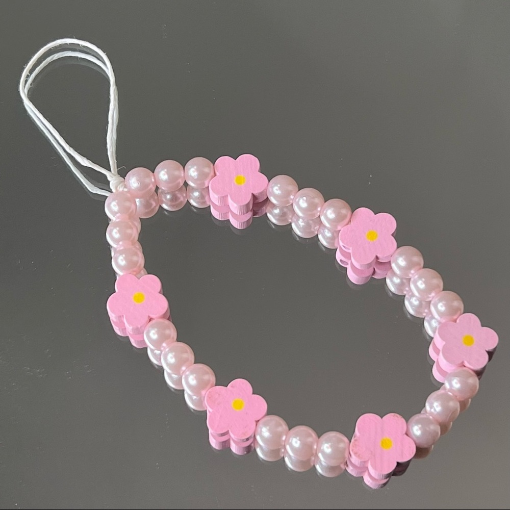 ✨Pink Flower Phone Charm✨